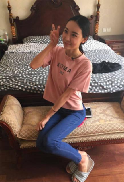 .网络女主播最高月入50万 住豪宅玩老虎 .网络女主播最高月入50万 住豪宅玩老虎