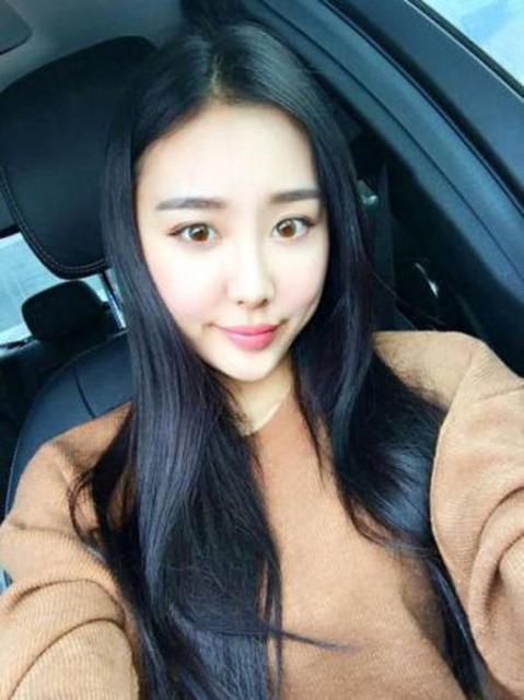 .网络女主播最高月入50万 住豪宅玩老虎 .网络女主播最高月入50万 住豪宅玩老虎