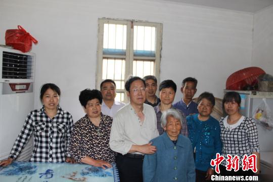 老人被领养62年后与96岁生母相聚：我不怪妈妈