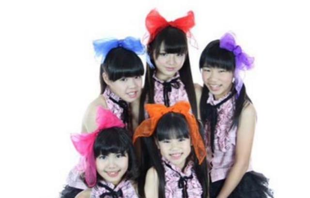 日本小学生女团走红 平均12岁身材美被疑早熟