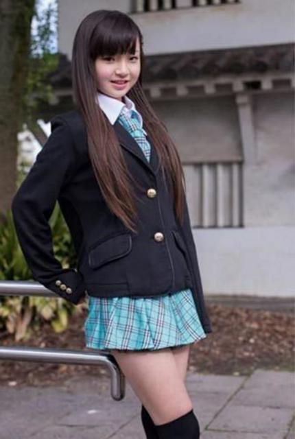 日本小学生女团走红 平均12岁身材美被疑早熟