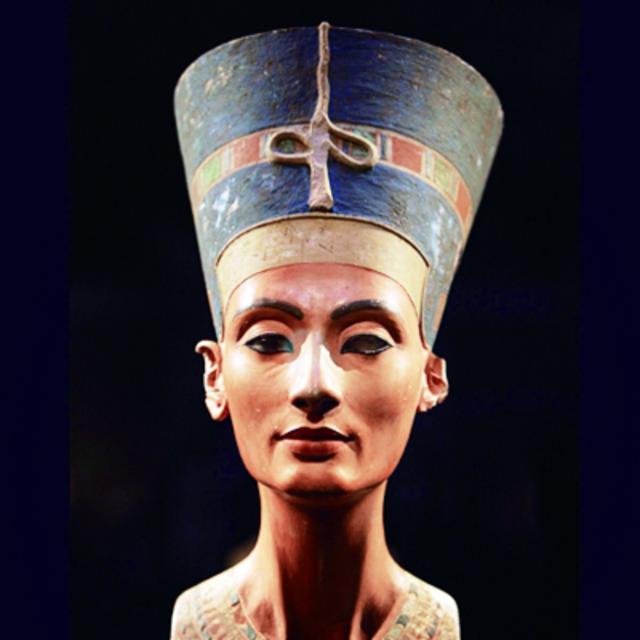  纳费提提半身像