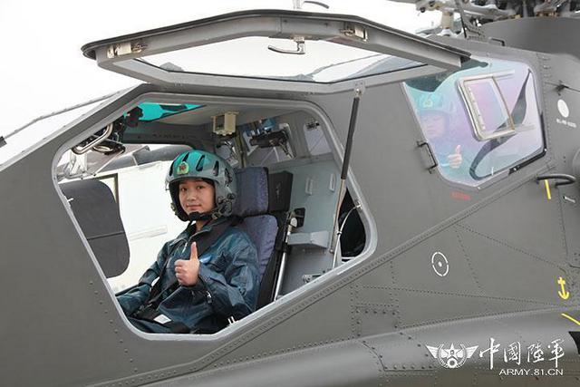 颜值高本领强：武直10首批女飞行员亮相