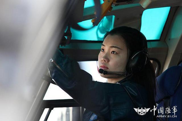 颜值高本领强：武直10首批女飞行员亮相