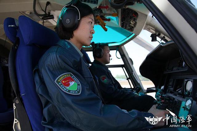 颜值高本领强：武直10首批女飞行员亮相