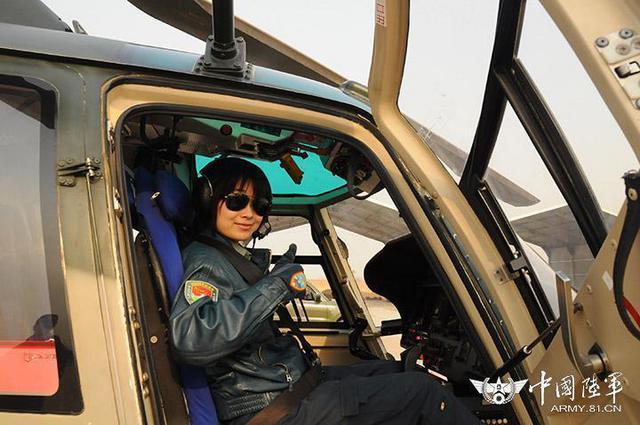 颜值高本领强：武直10首批女飞行员亮相