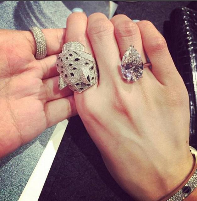 中国女孩豪掷千金炫富 17只爱马仕包排成排 中国女孩豪掷千金炫富 17只爱马仕包排成排