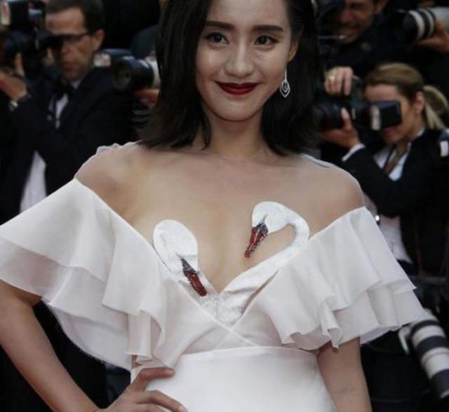 在《夏洛特烦恼》中，虽然看不到王智的嚯嚯哈嘿的功夫展现，但实际上她已将功夫的精髓融入到演技中，众所周知，功夫讲究形和气，影片中秋雅的外形恰好与王智贴近，而王智又给秋雅输入了真气，仿佛打通了秋雅的任督二脉，令秋雅的形象变得更加的传神生动。