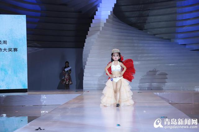 高清:少儿模特精英青岛走秀 时尚萌娃嗨翻全场 高清:少儿模特精英青岛走秀 时尚萌娃嗨翻全场