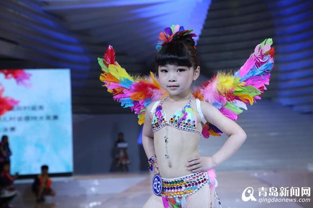 高清:少儿模特精英青岛走秀 时尚萌娃嗨翻全场 高清:少儿模特精英青岛走秀 时尚萌娃嗨翻全场