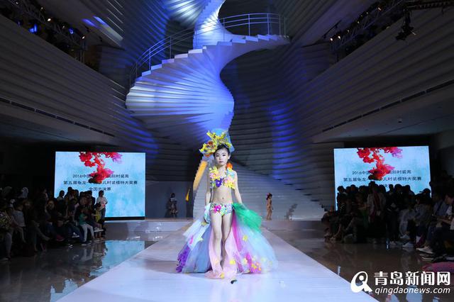 高清:少儿模特精英青岛走秀 时尚萌娃嗨翻全场 高清:少儿模特精英青岛走秀 时尚萌娃嗨翻全场