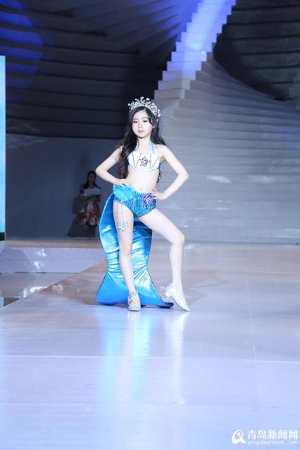 高清:少儿模特精英青岛走秀 时尚萌娃嗨翻全场 高清:少儿模特精英青岛走秀 时尚萌娃嗨翻全场