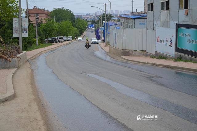 十梅庵路一地点漏水近一年 清澈干净居民心疼