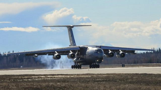 资料图：印度空军在上周日派出4架苏-30MKI、4架美洲虎、2架伊尔-78空中加油机和2架战略运输机从印度空军基地起飞，前往美国阿拉斯加艾尔森空军基地参加在4月28日举行的红旗演习。