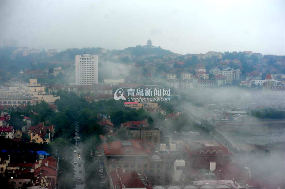 好一幅水墨长卷 雾中青岛简直美翻了天