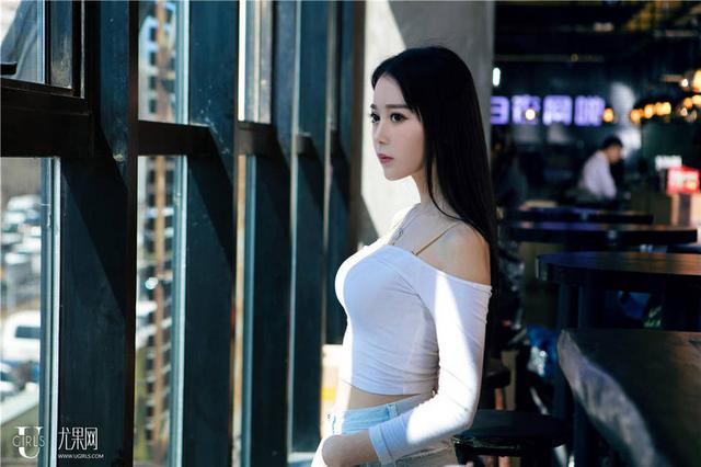     网吧美女陪玩：男人不过是我的取款机罢了 