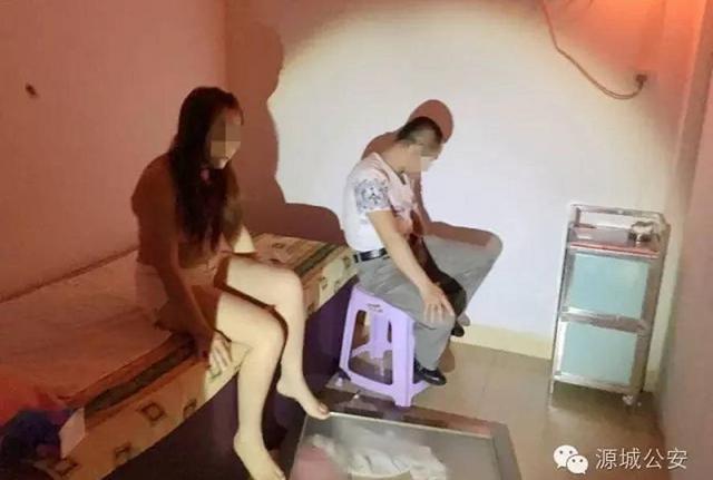 广东警方扫黄现场 卖淫女仍衣衫不整 广东警方扫黄现场 卖淫女仍衣衫不整