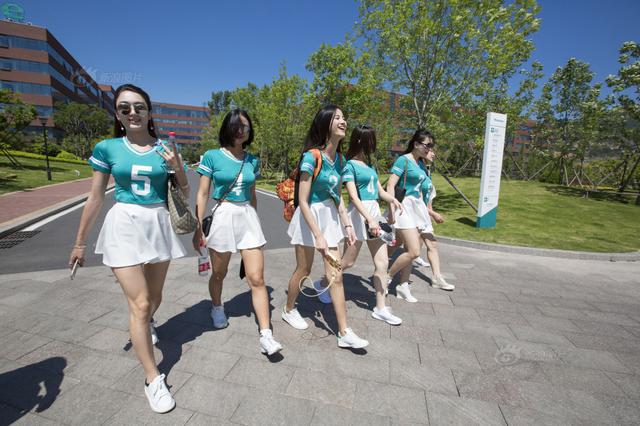 高清：16名足球宝贝集结青岛 8人将亮相欧洲杯