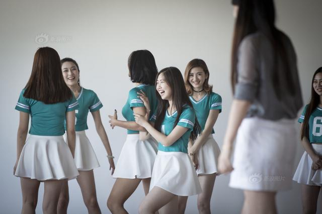 高清：16名足球宝贝集结青岛 8人将亮相欧洲杯