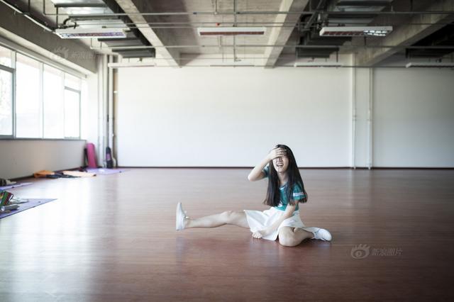 高清：16名足球宝贝集结青岛 8人将亮相欧洲杯