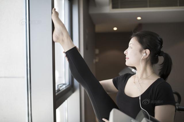 高清：16名足球宝贝集结青岛 8人将亮相欧洲杯