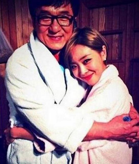 那些被成龙抱过的女星 唯她让成龙面露难色