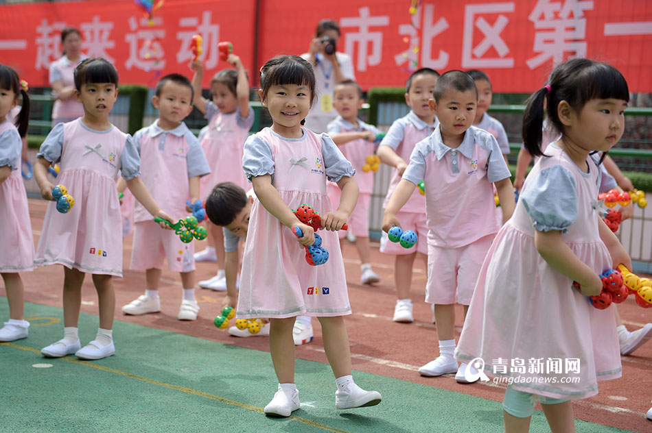 实拍幼儿园运动会 宝宝萌态百出迎六一