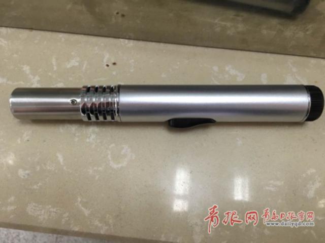 女子携带喷火式防狼器进机场 称住所偏僻(图)