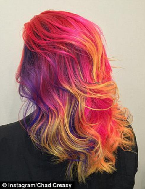 数百女性秀浪漫日落发色 令人惊叹