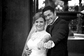 据《每日邮报》2日报道，美国42岁男子托马斯·比提在2008年的时候成为世界上第一个“怀孕”的男性。如今，他和第二任妻子在亚利桑那州凤凰城结婚。新娘是比提的三个孩子所在幼儿园的园长。