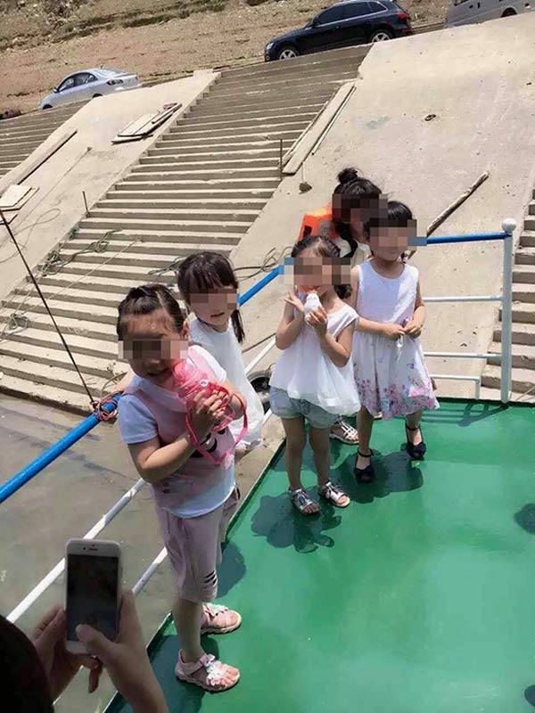 乘客事发前发布的朋友圈照片显示,船上共有5名儿童