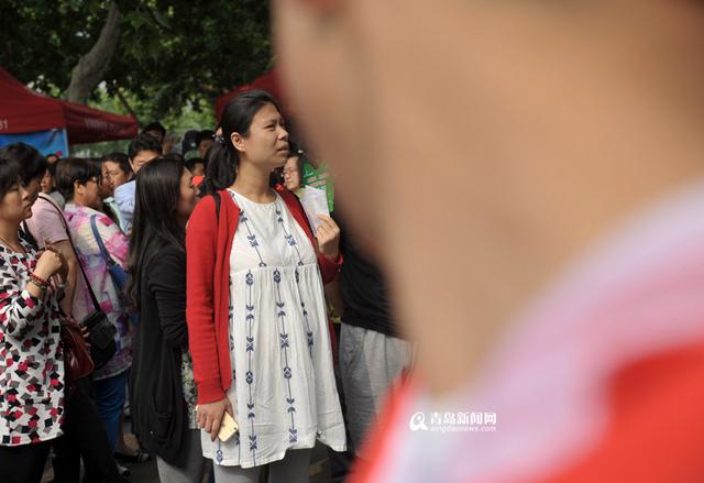 【高考故事】八旬老人步行送来考前红包