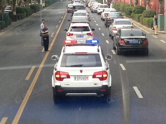 史上最严高考开考 青岛3.8万学子赴考场 史上最严高考开考 青岛3.8万学子赴考场