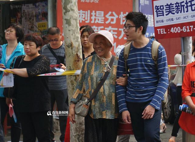 【高考故事】考生披战袍 上书:战无不胜