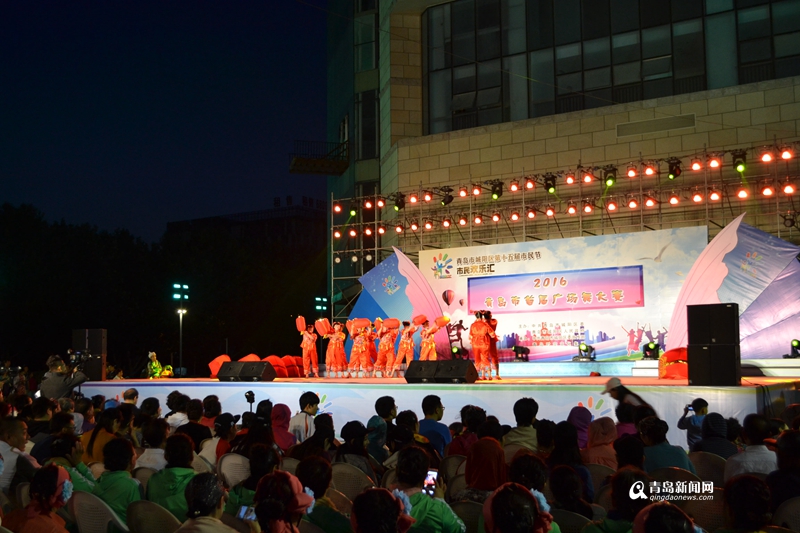 高清:城阳市民节开幕 灯光秀小丑巡游彻底玩嗨