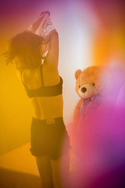 网络女主播背后：为聚人气不敢谈恋爱