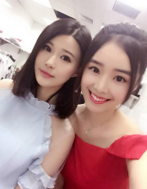电竞美女主持拥有修长美腿 
