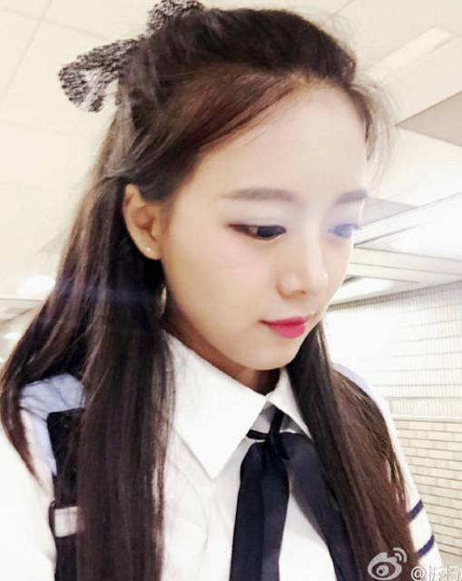 电竞美女主持拥有修长美腿 