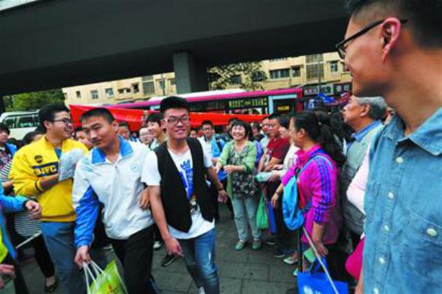 中考首目仅一起求助 一考生迟到45分钟无奈弃考