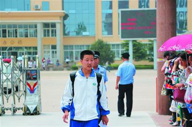 中考首目仅一起求助 一考生迟到45分钟无奈弃考