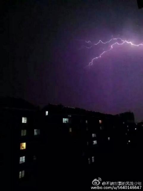 青岛开启大雨模式 