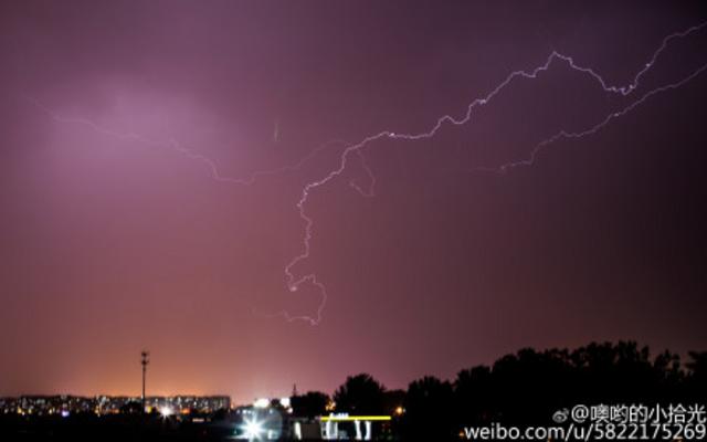 青岛开启大雨模式 