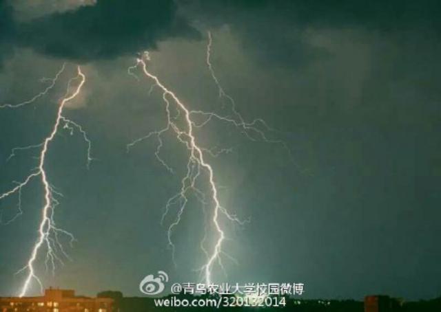 青岛开启大雨模式 