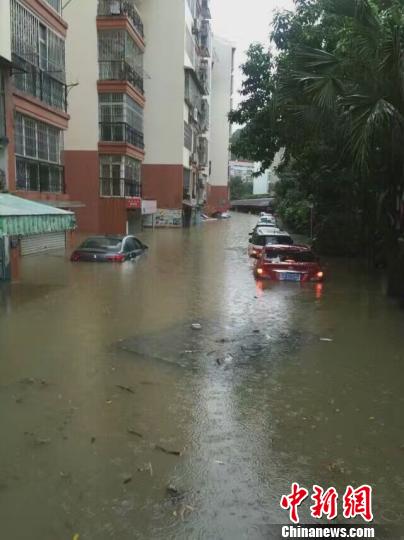 南方暴雨面积达100万平方公里 柳州内涝 