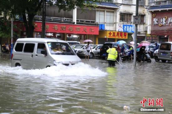 南方暴雨面积达100万平方公里 柳州内涝 