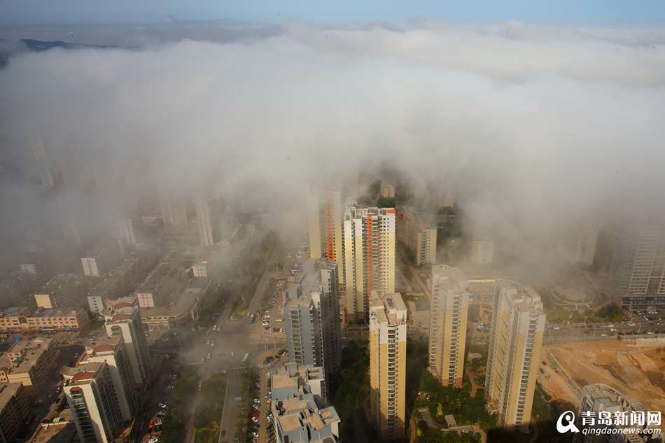 高清:唐岛湾现平流雾景观 