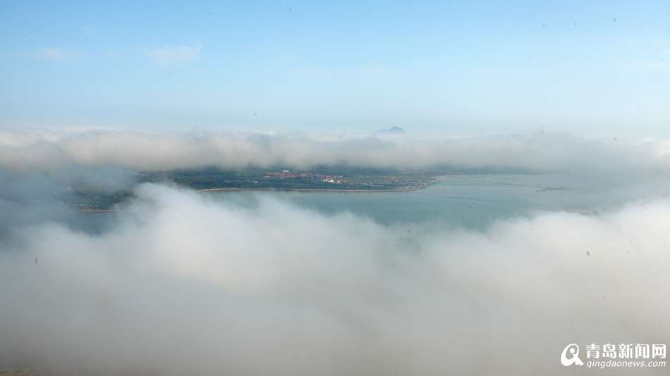 高清:唐岛湾现平流雾景观 