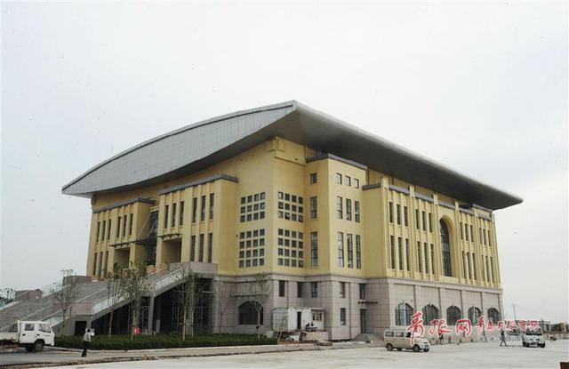 高清:青岛39中新校亮相 舞蹈厅小剧场一应俱全