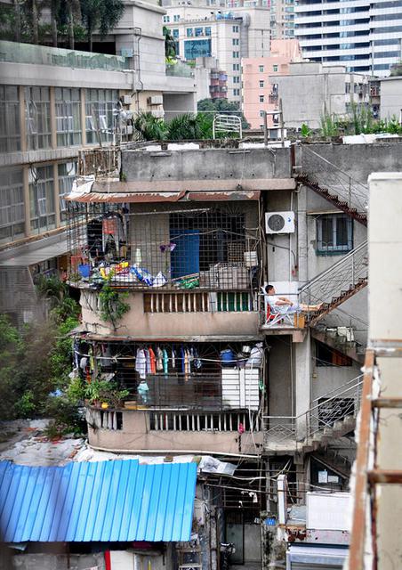 深圳钉子户坚守16年 开发商索性不拆了