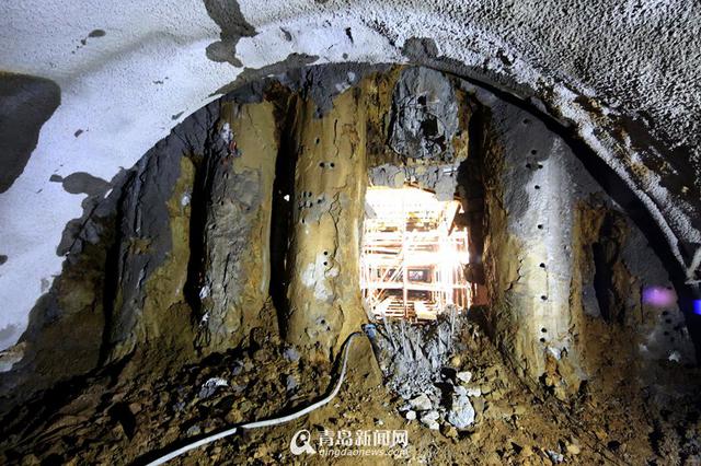 首发:青岛地铁13号线首段隧道今天贯通